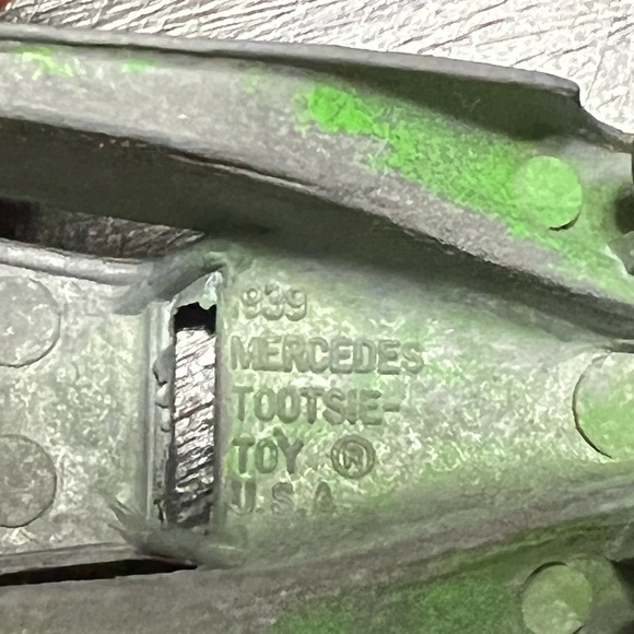 Lot of 1940s Tootsie Toys Die Cast 2"-3" - Picture 10 of 11